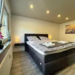Sweet Six, Sauna, Balkon, 6 Personen, Boxspringbetten, Hochwertiges Bad Zell an der Mosel