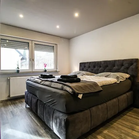 アパート Sweet Six, Sauna, Balkon, 6 Personen, Boxspringbetten, Hochwertiges Bad ツェル・アン・デル・モーゼル